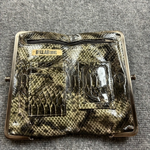 BILLABONG Women’s green snakeskin  wallet clutch - Picture 9 of 11